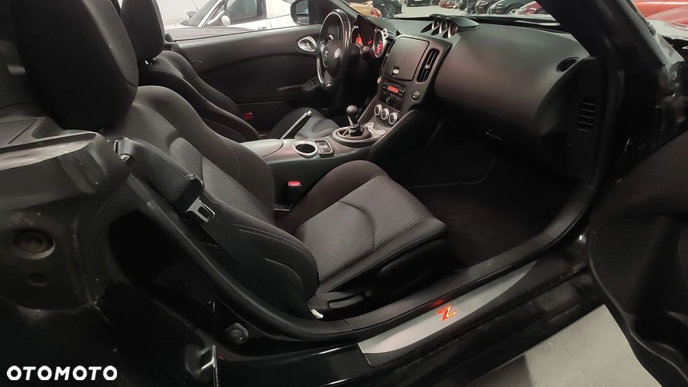 Nissan 370 Z - 12