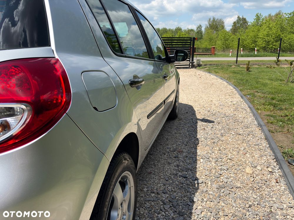 Renault Clio - 11