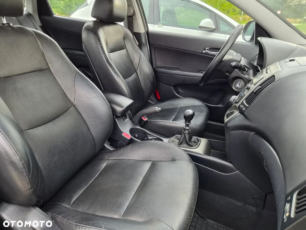 Hyundai i30 2.0 Premium - 31