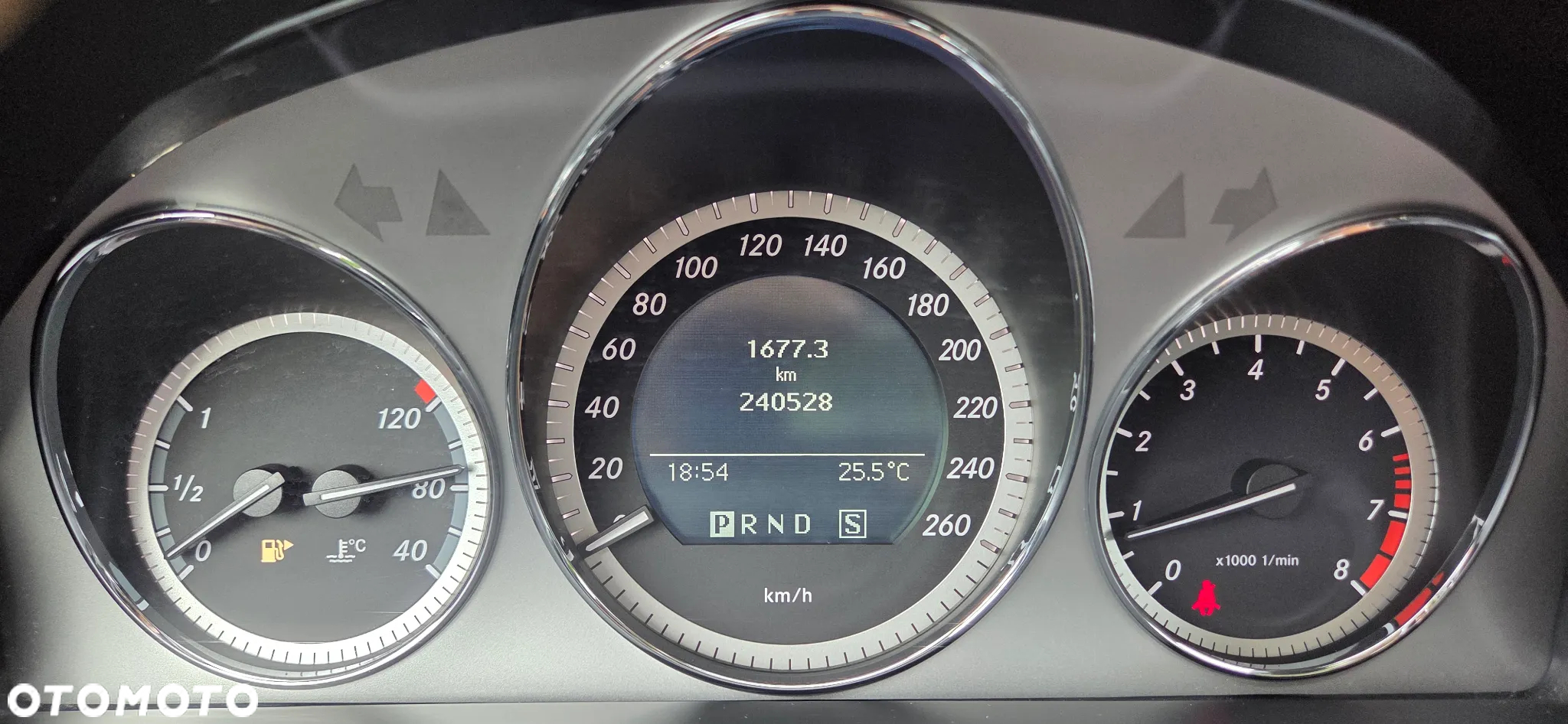 Mercedes-Benz Klasa C 180 T CGI Automatik BlueEFFICIENCY Avantgarde - 16