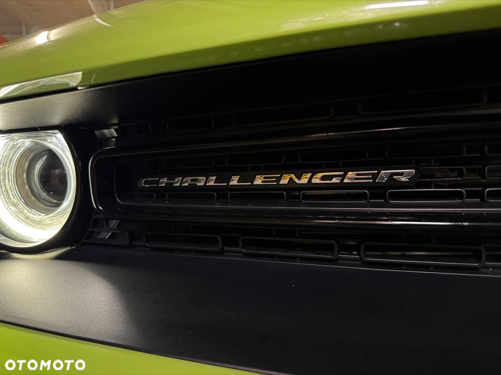 Dodge Challenger - 24