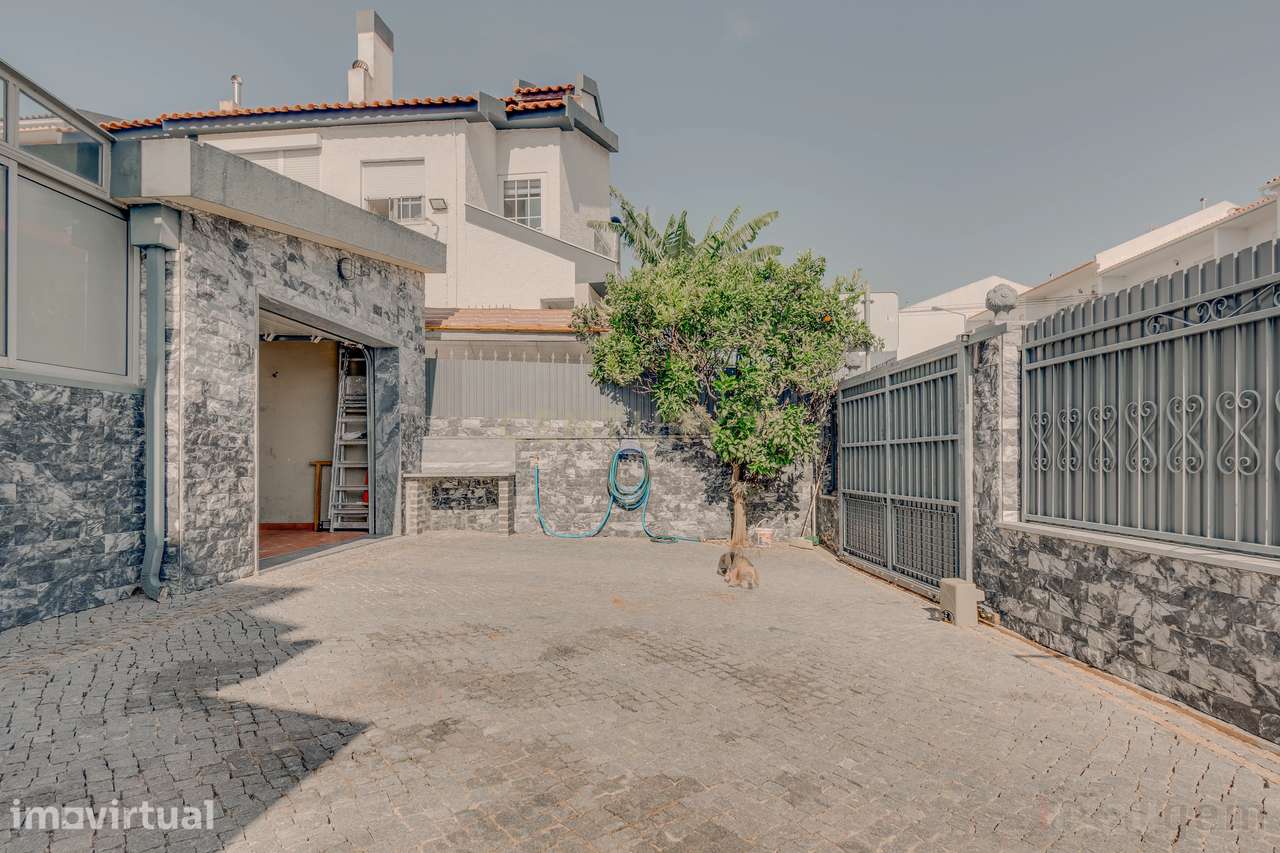 T2+2 Renovado com Sótão, Espaço Exterior e Garagem — Centro de Tires - Grande imagem: 5/26