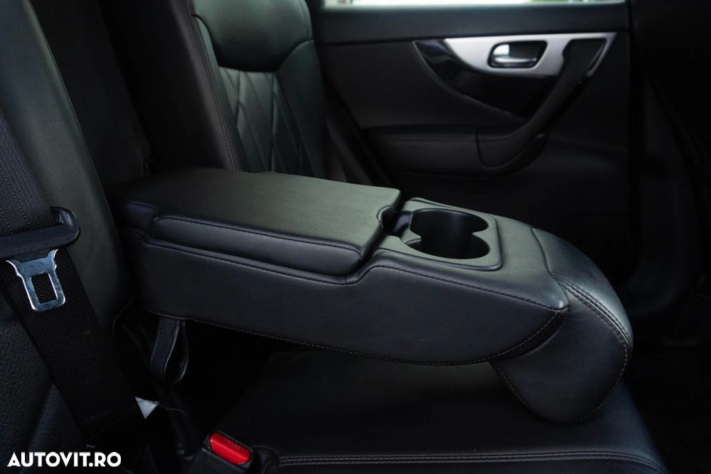Infiniti Q70 - 35