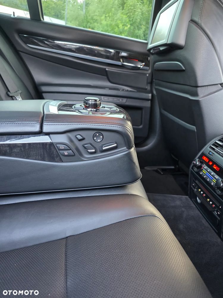 BMW Seria 7 740d xDrive - 31