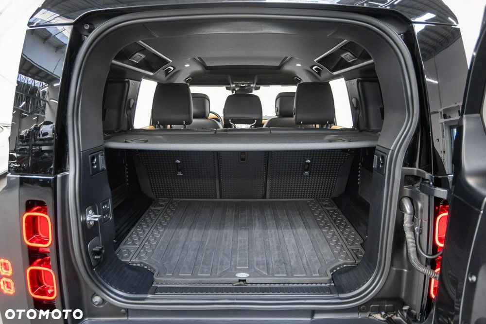 Land Rover Defender - 21