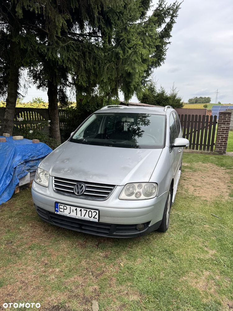Volkswagen Touran - 1