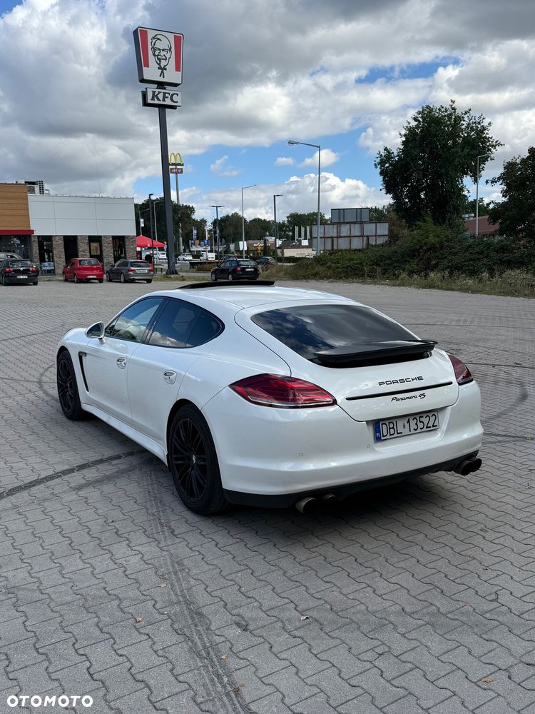 Porsche Panamera 4S - 3
