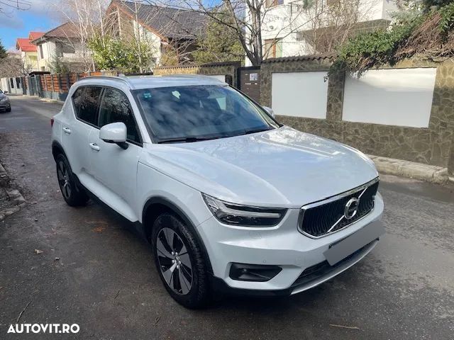 Volvo XC 40 B4 AT8 AWD Mild Hybrid Momentum Pro - 2