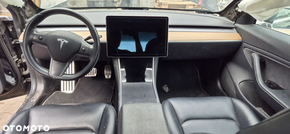 Tesla Model 3 - 25
