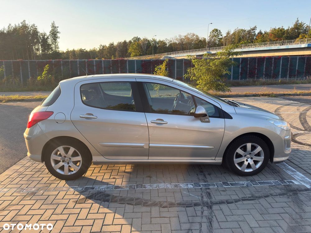 Peugeot 308 2008 photo 4