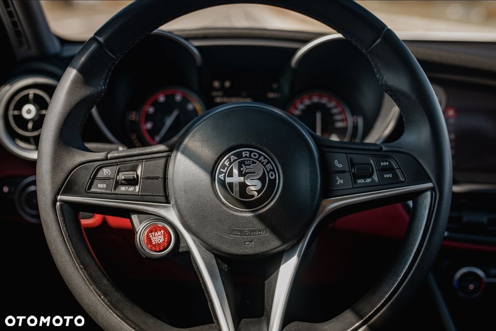 Alfa Romeo Giulia - 16