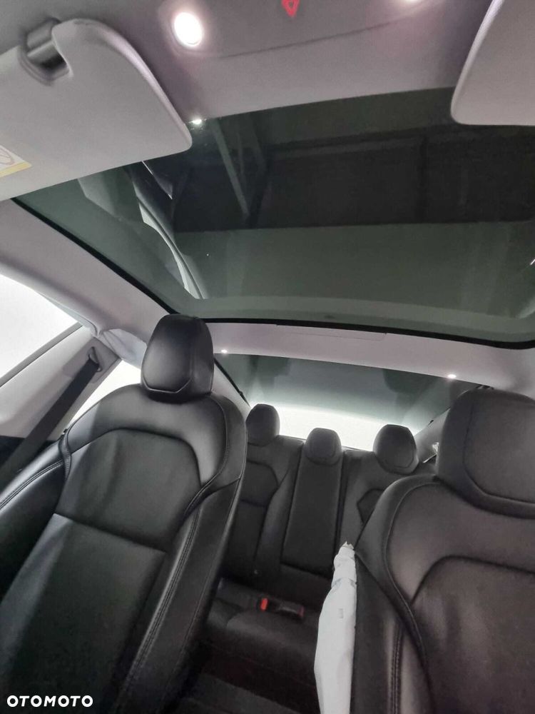 Tesla Model 3 - 24