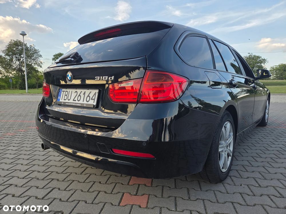 BMW Seria 3 318d Touring - 14
