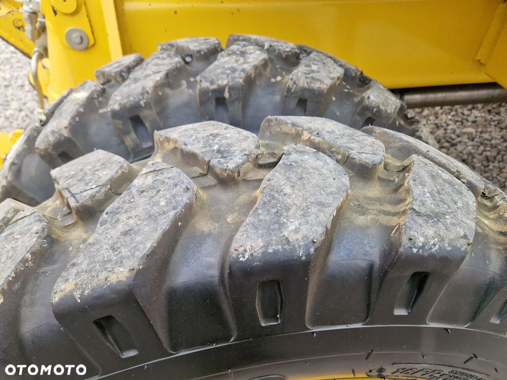 Komatsu PW118MR - 11