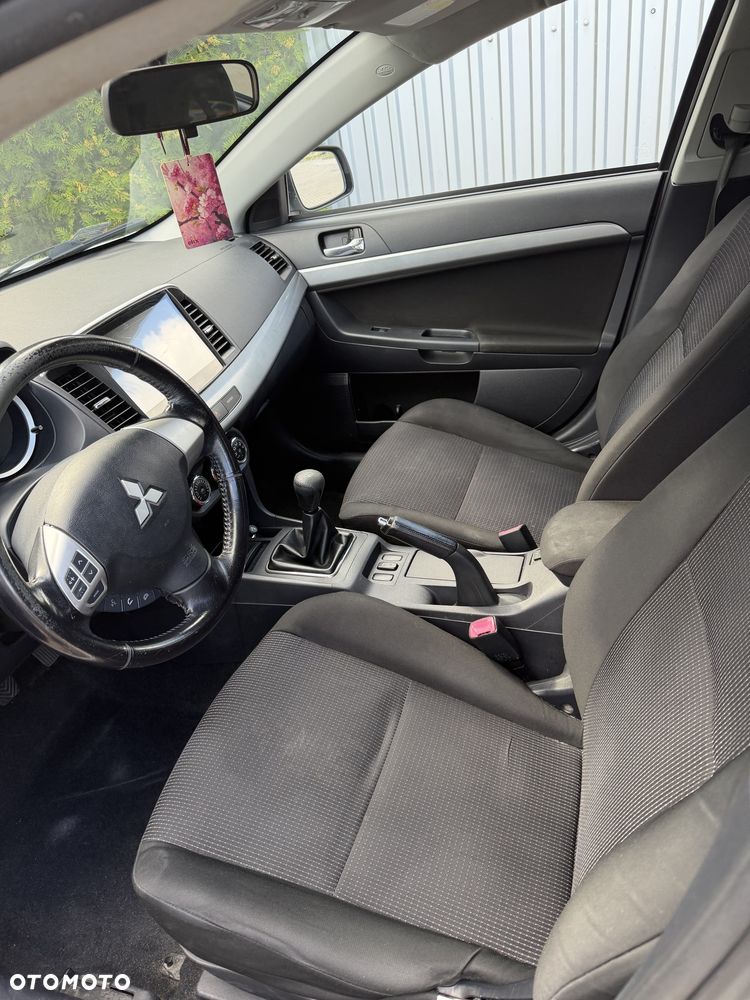 Mitsubishi Lancer 1.6 Invite - 13