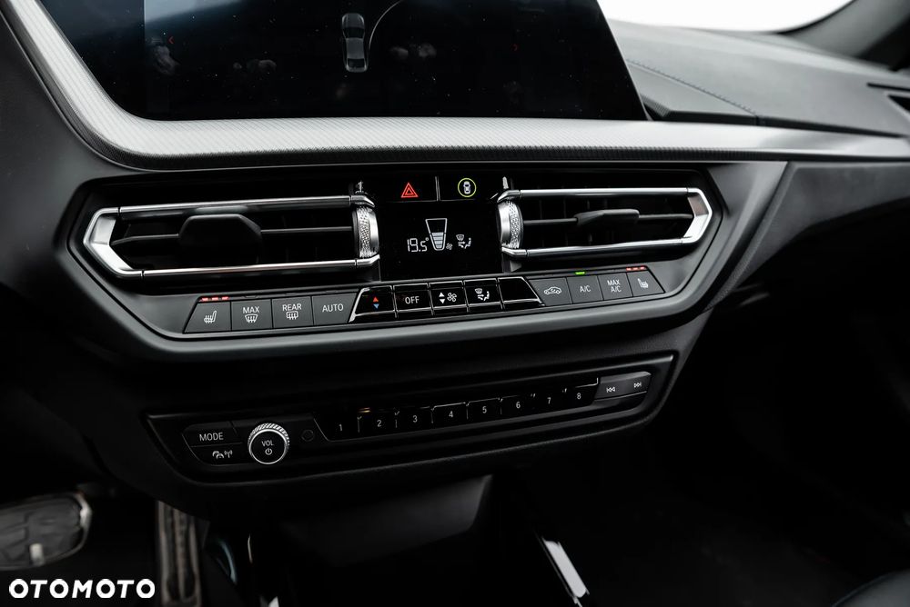 BMW Seria 2 218i - 25