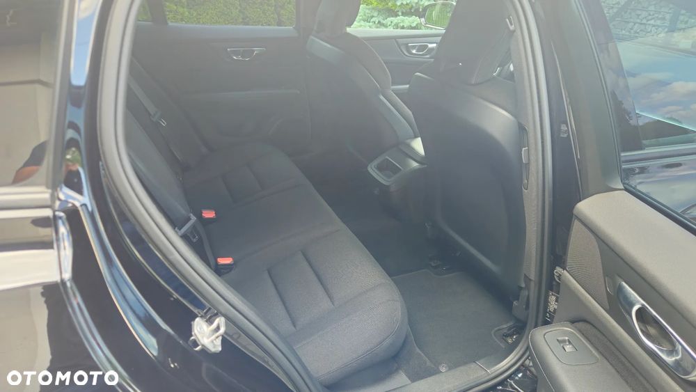 Volvo V60 D3 Momentum Pro - 24