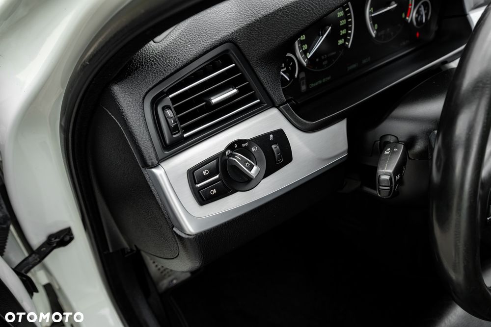 BMW Seria 5 520d - 29