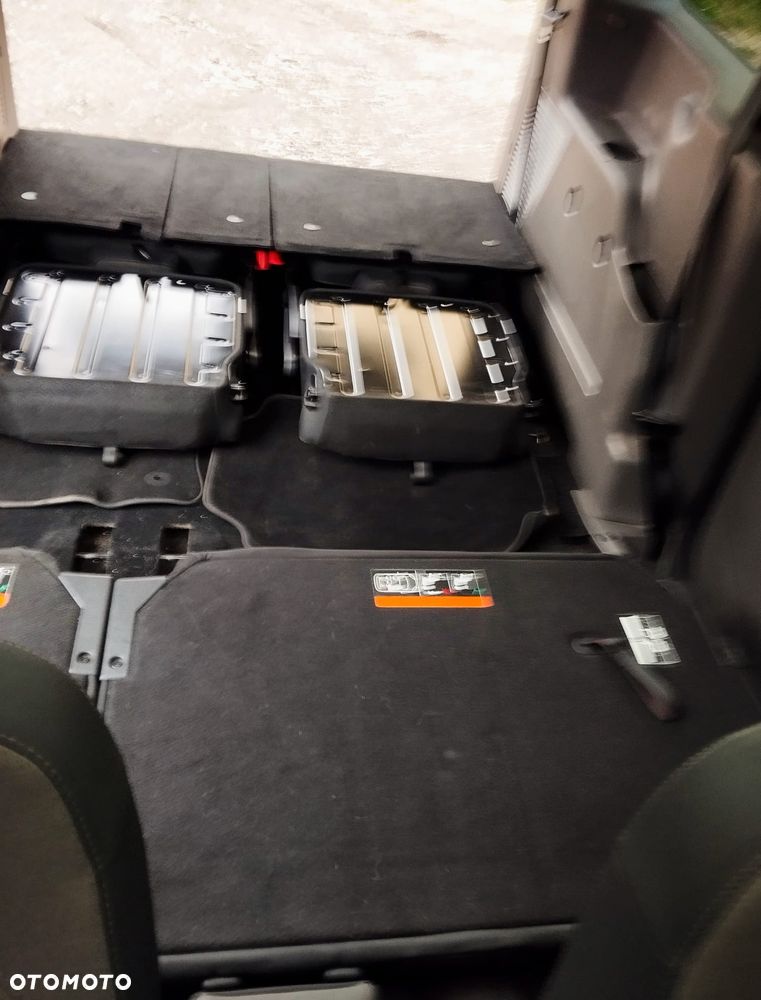 Ford Tourneo Connect Grand - 37