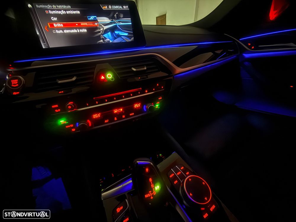 BMW 520 d Pack Desportivo M Auto - 48