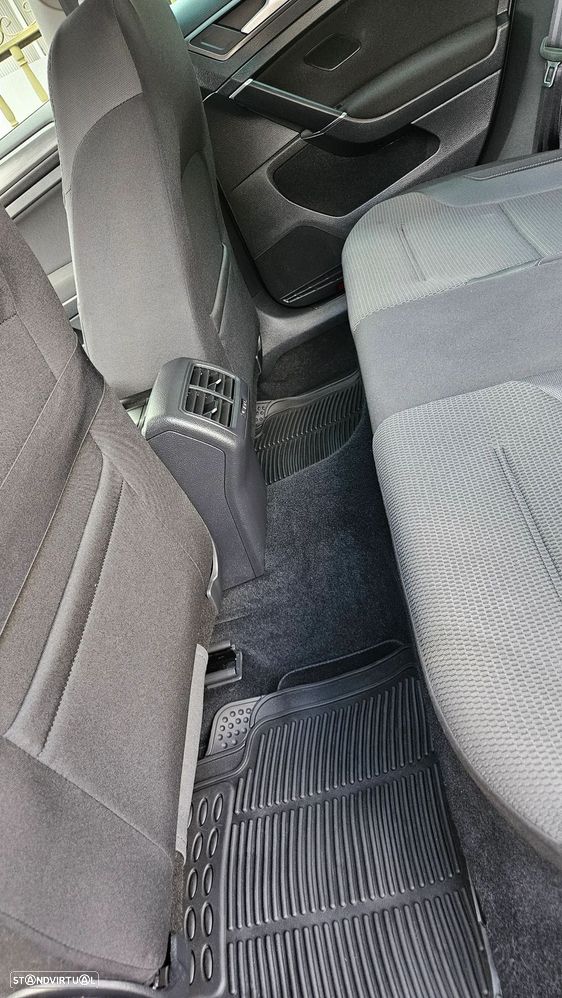 VW Golf 2.0 TDI R-Line DSG - 22