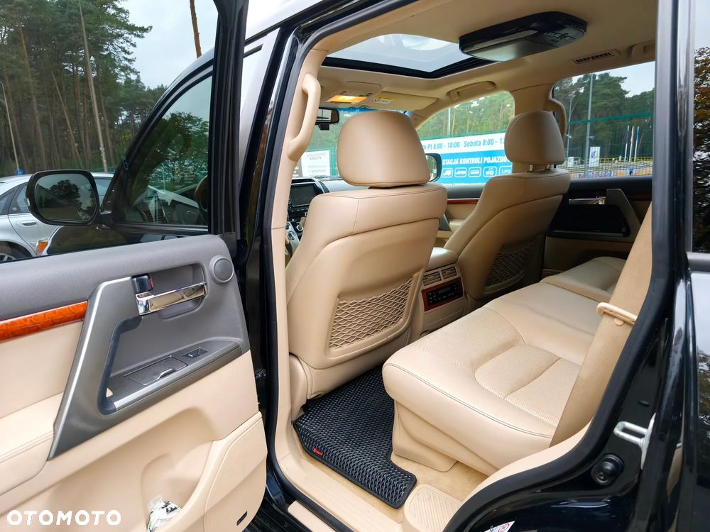 Toyota Land Cruiser - 12