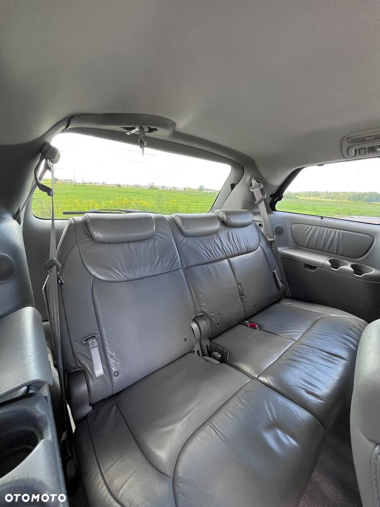 Toyota Sienna - 12