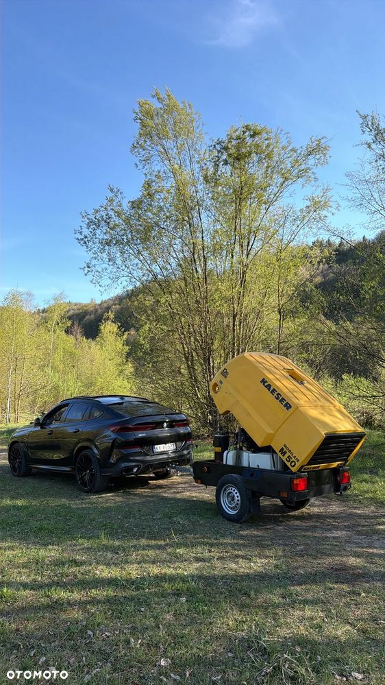 Kubota Kaeser M52 Kompresor Śrubowy Sprężarka 5,7m3. Przyczepka jezdna do rejestracji jako pojazd. 2018 rok. Regulacja ciśnienia bar od 3-8. Silnik Kubota 4cylindry. 50km. Potężna moc. Sprowadzony z Norwegii. Maszyna jak Nowa z Salonu! 1340 mtg. Okazja. Zadbana Maszyna. Dokumenty do rejestracji, książka KAESER - 31