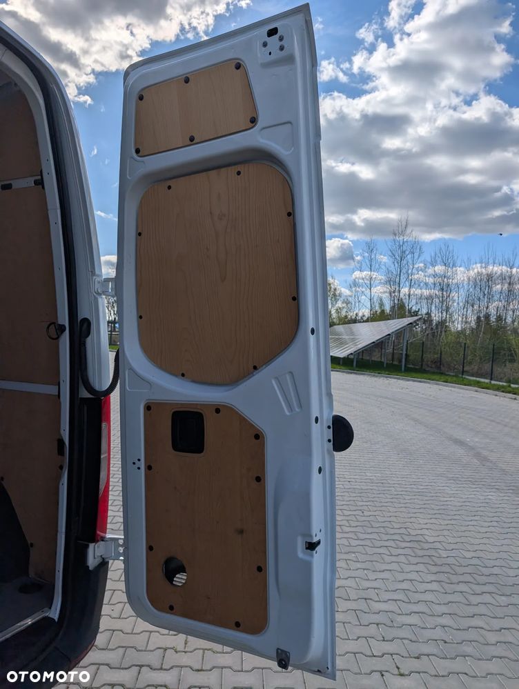 Mercedes-Benz Sprinter - 15