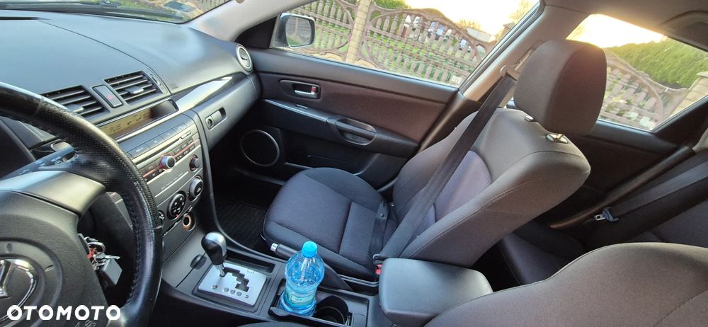 Mazda 3 1.6 Active + - 17