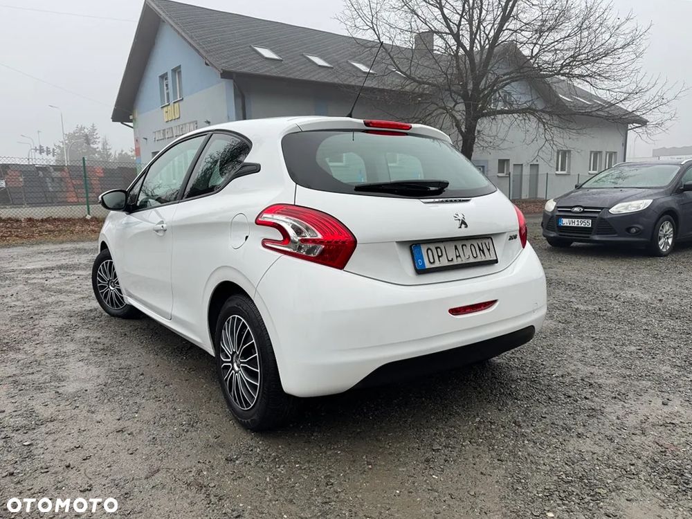 Peugeot 208 - 10