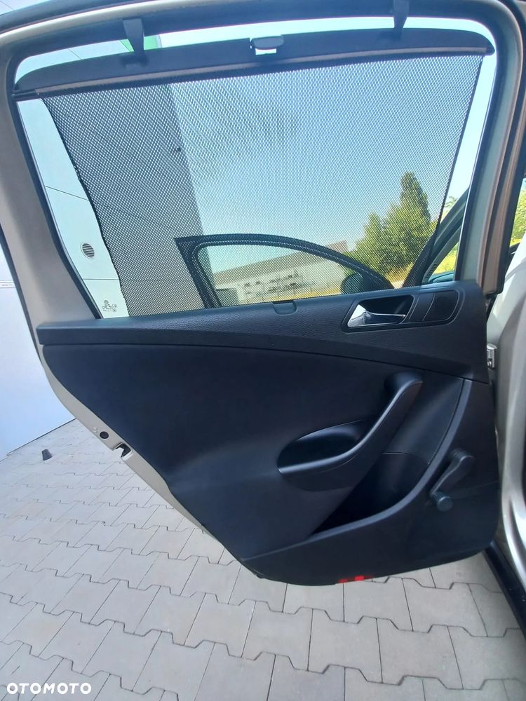 Volkswagen Passat 1.9 TDI DPF BlueMotion - 30