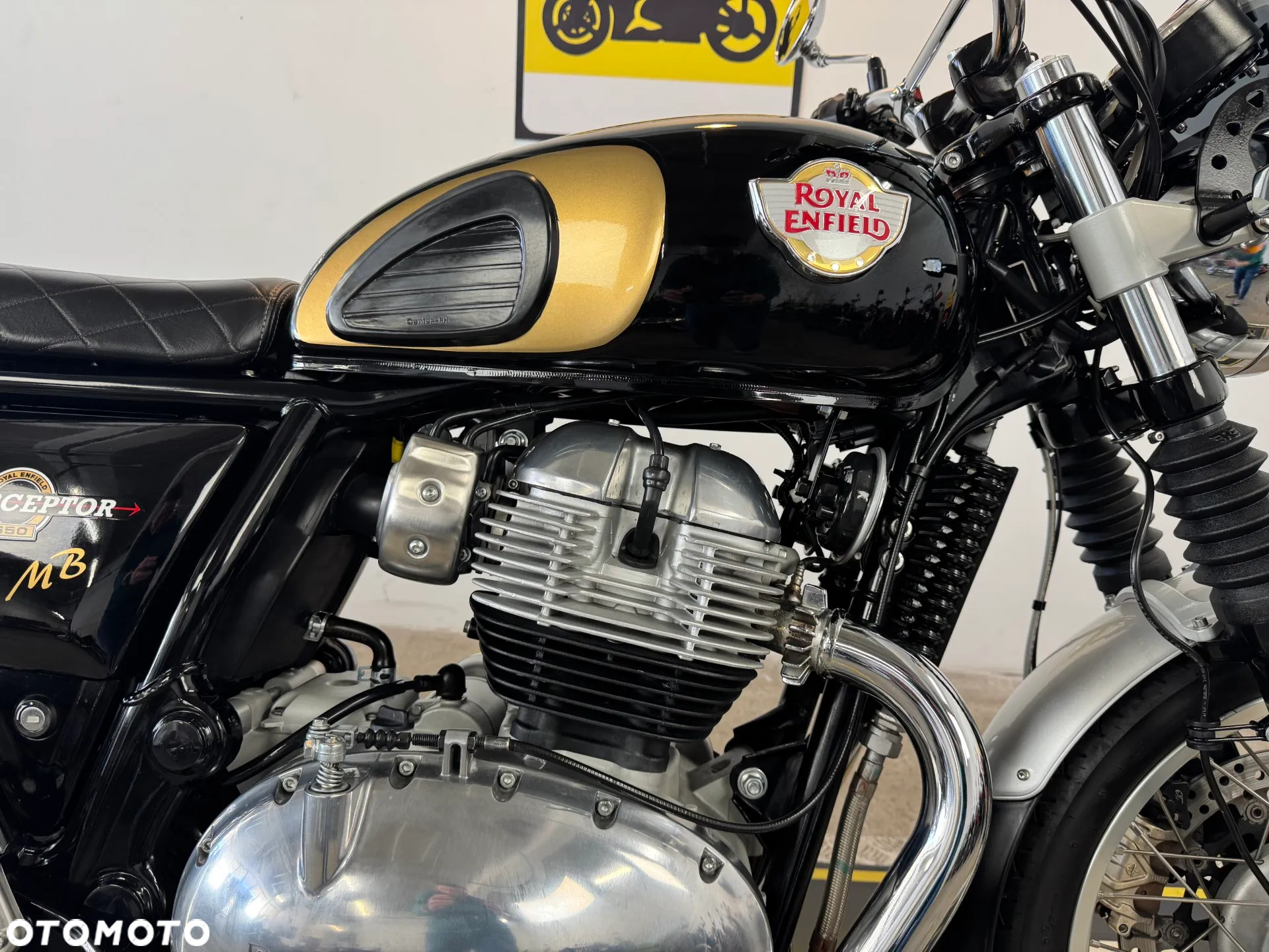 Royal Enfield Interceptor - 12