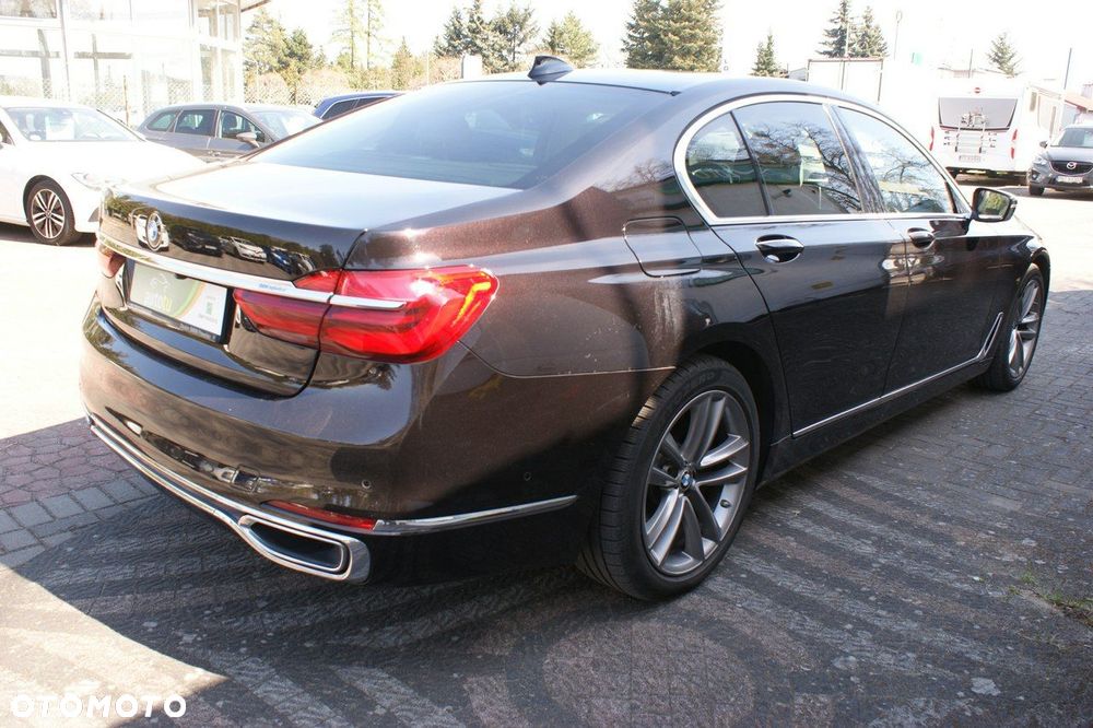 BMW Seria 7 - 10