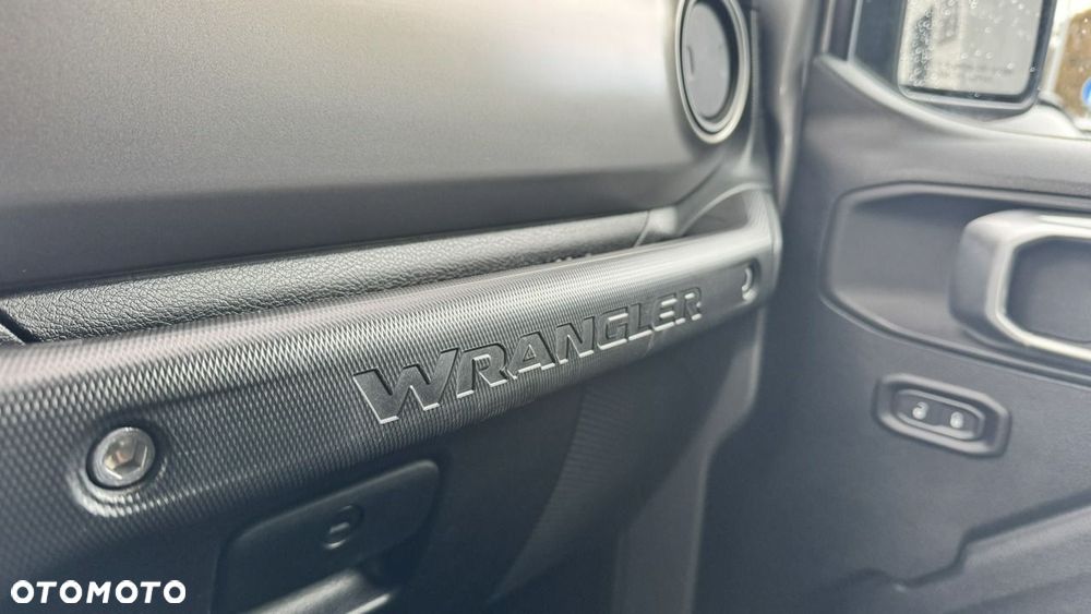 Jeep Wrangler - 27