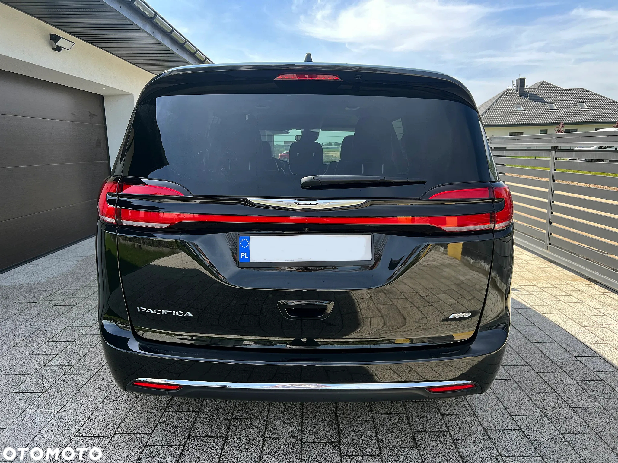 Chrysler Pacifica - 11