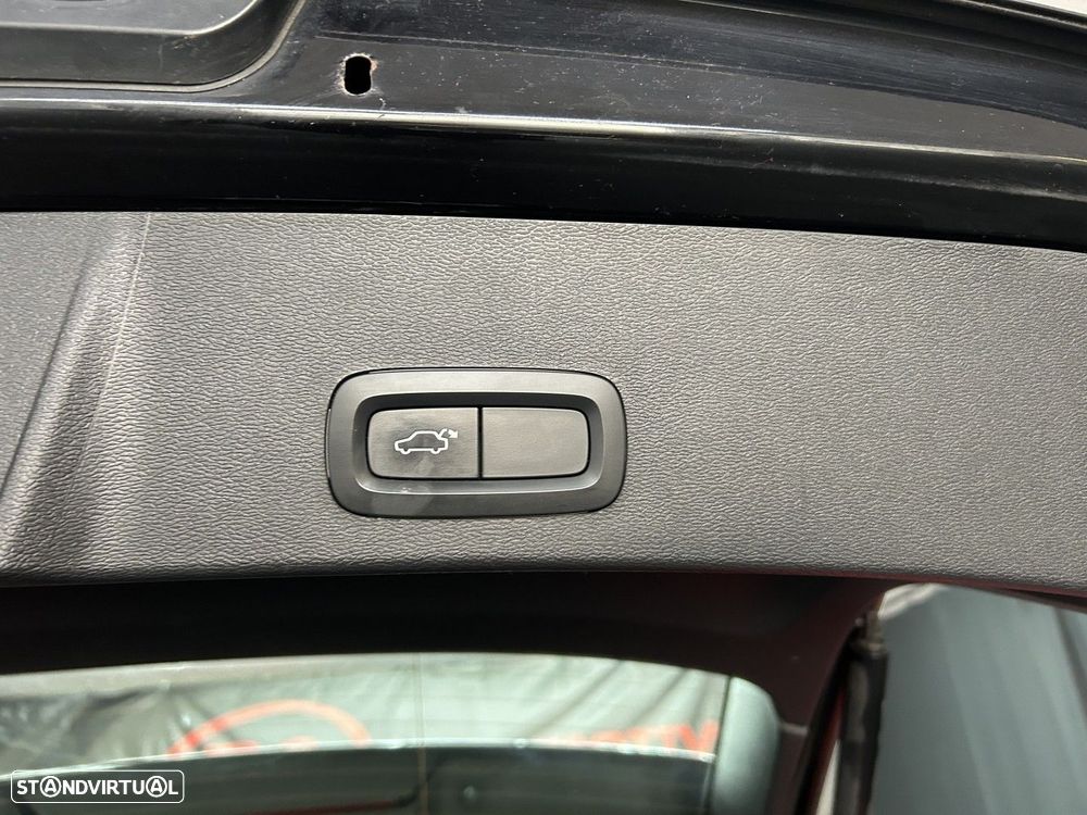 Volvo XC 40 2.0 D3 - 17