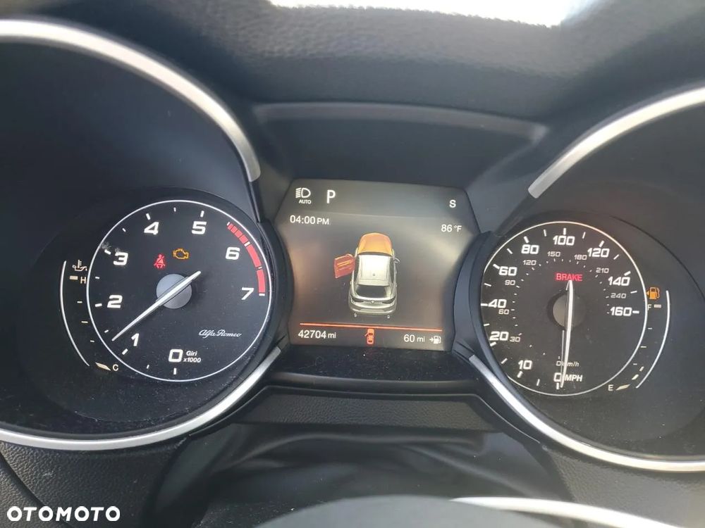 Alfa Romeo Stelvio 2.0 Turbo 16V AT8-Q4 Ti - 11