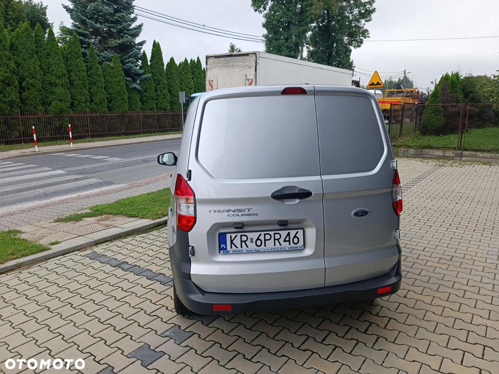 Ford Transit Courier - 11