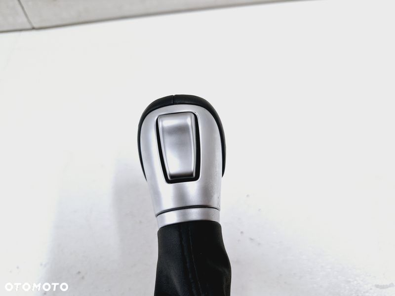 HYUNDAI KONA I 1 LIFT LEWAREK MECHANIZM GAŁKA MIESZEK ZMIANY BIEGÓW 46700-J9210 - 9