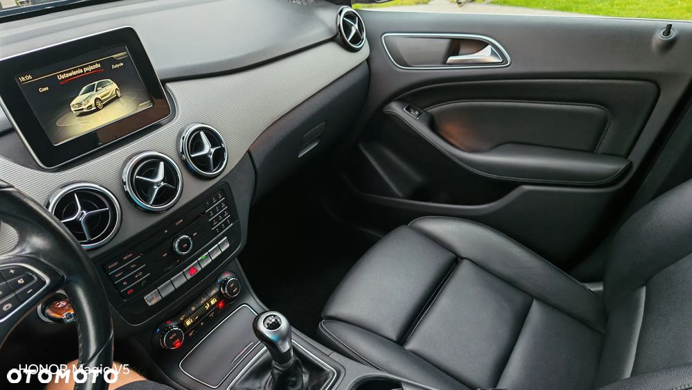 Mercedes-Benz Klasa B 200 UrbanStyle Edition - 38