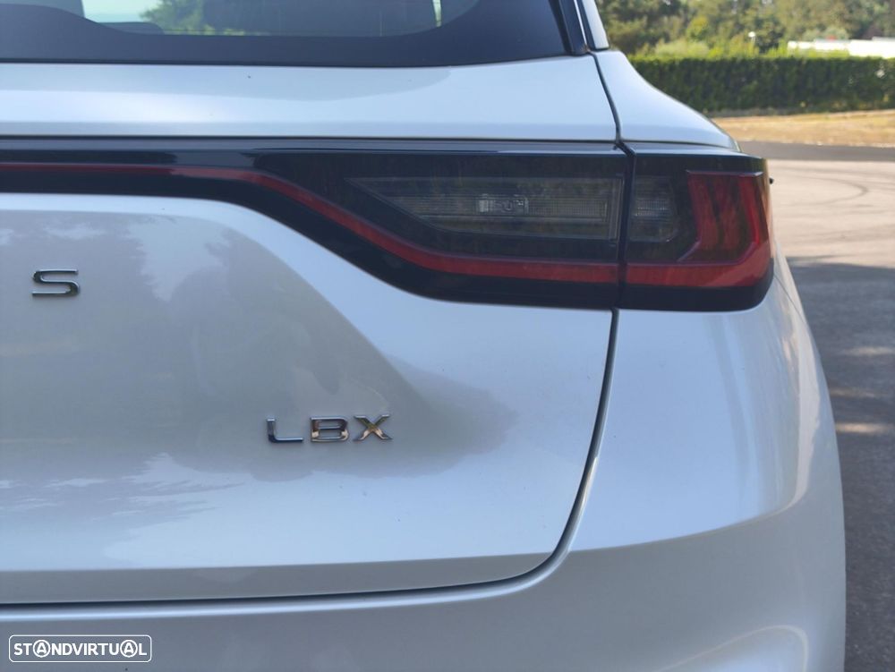 Lexus LBX Elegant - 17