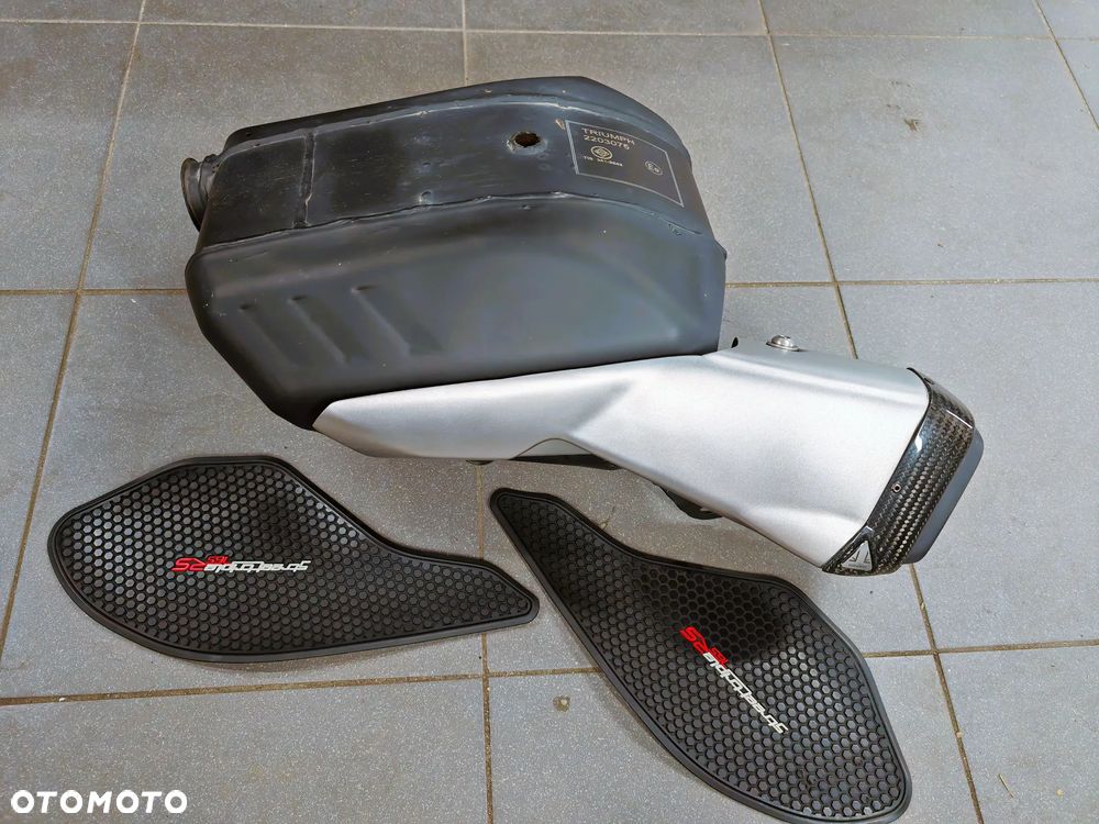 Triumph Street Triple - 40