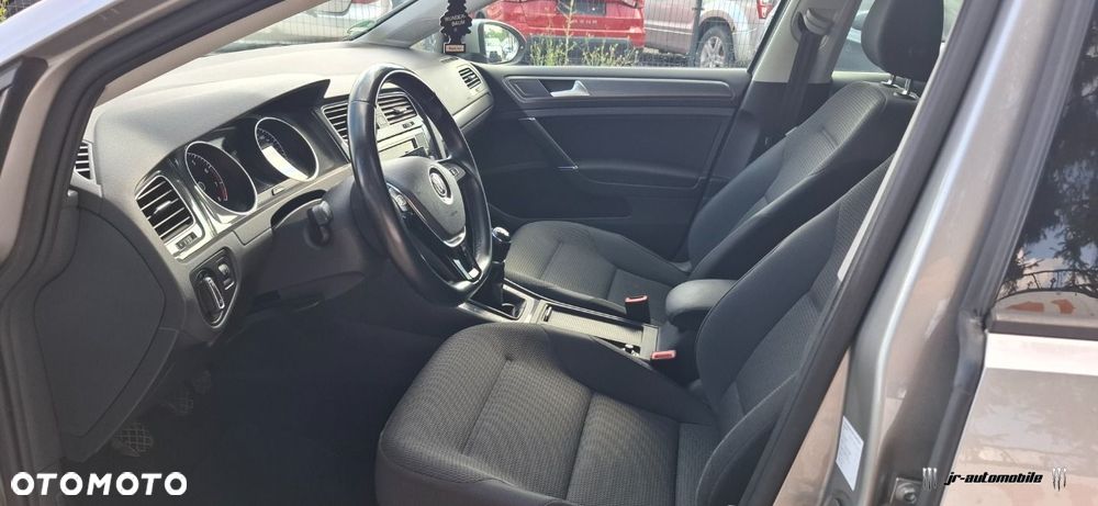 Volkswagen Golf - 8