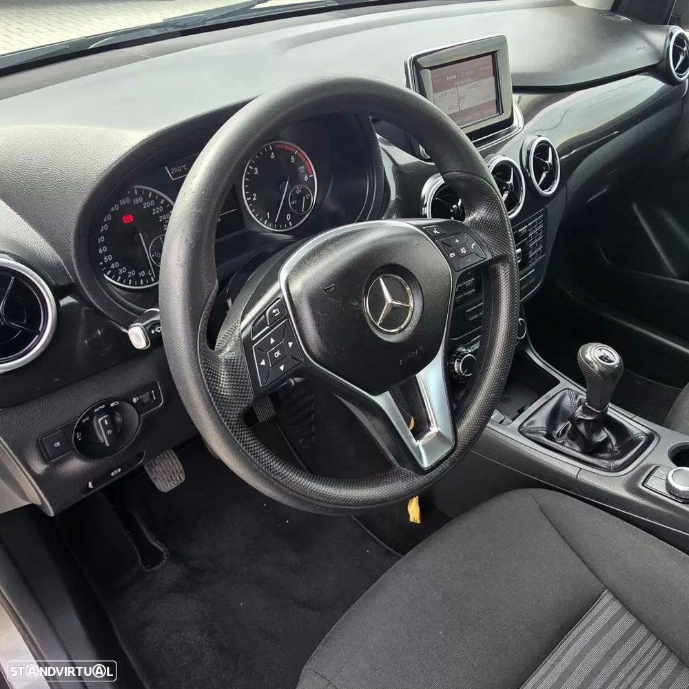 Mercedes-Benz A 200 CDI (BlueEFFICIENCY) Urban - 14