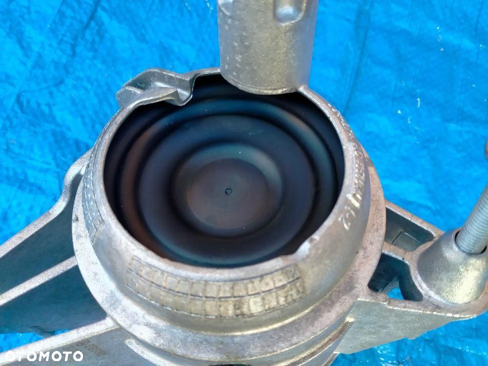 MERCEDES C klasa W206 / A2062400301 / PRAWA PODUSZKA SILNIKA / ORYGINAŁ - 5