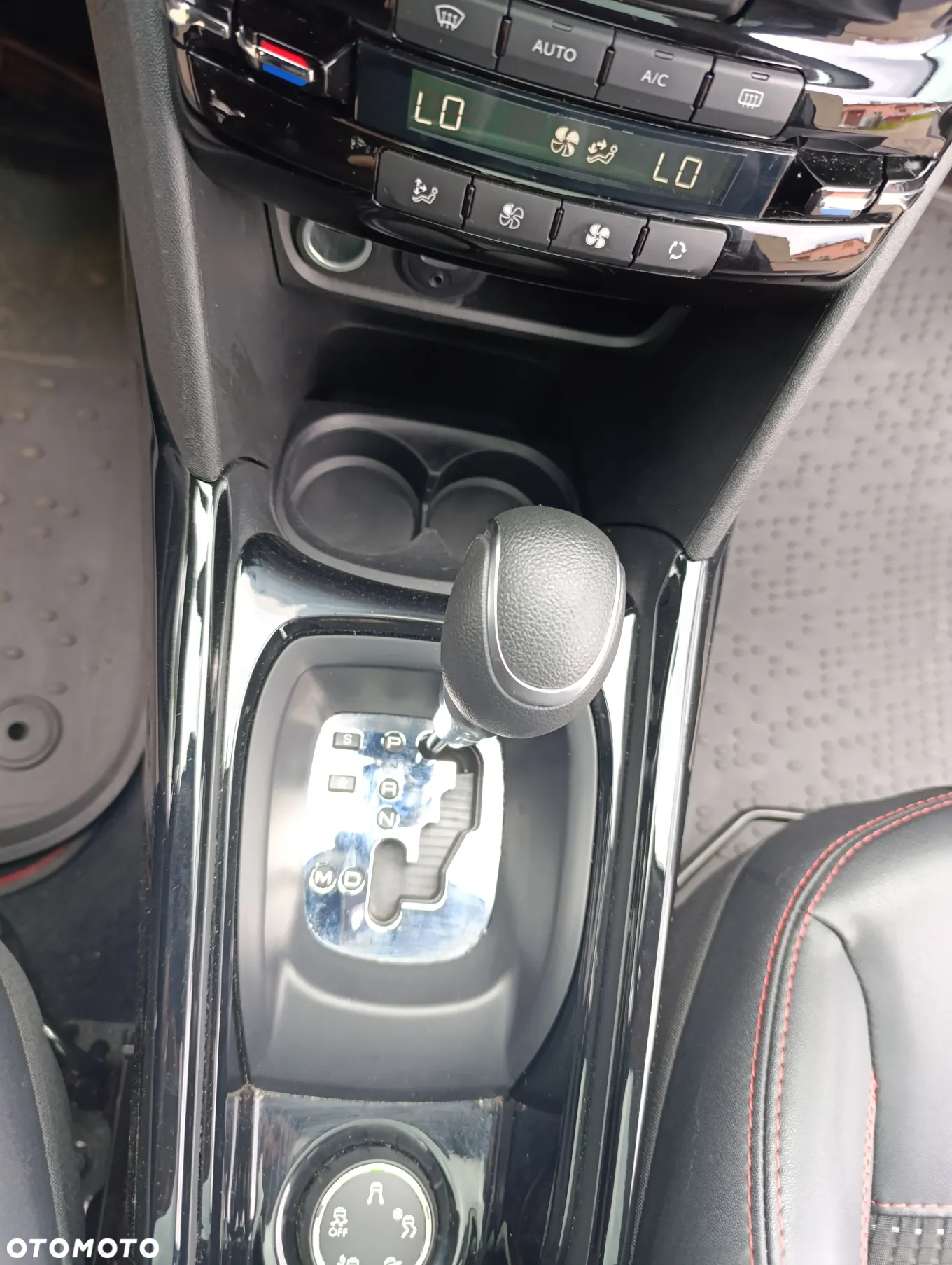 Peugeot 2008 PureTech 110 Stop&Start EAT6 GT-Line Edition - 32