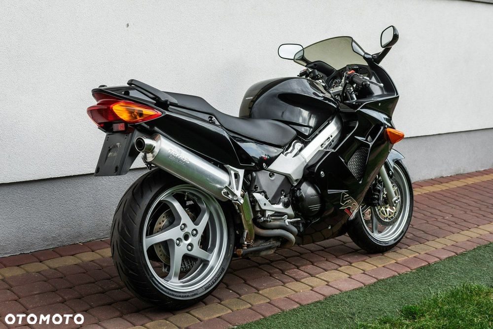 Honda VFR - 3