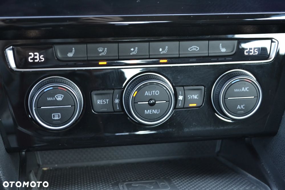 Volkswagen Passat 2.0 TSI Business DSG - 34