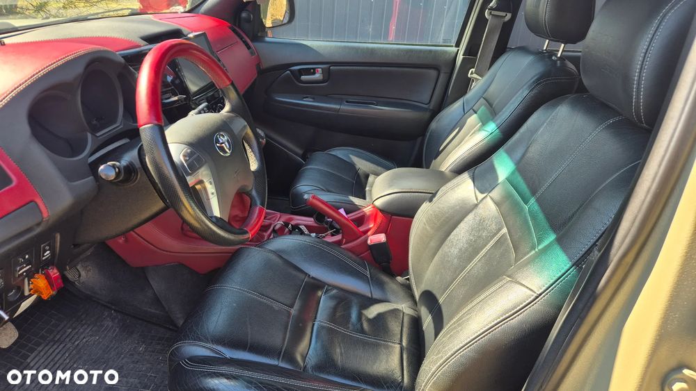 Toyota Hilux 2.5 D-4D SR5 - 21